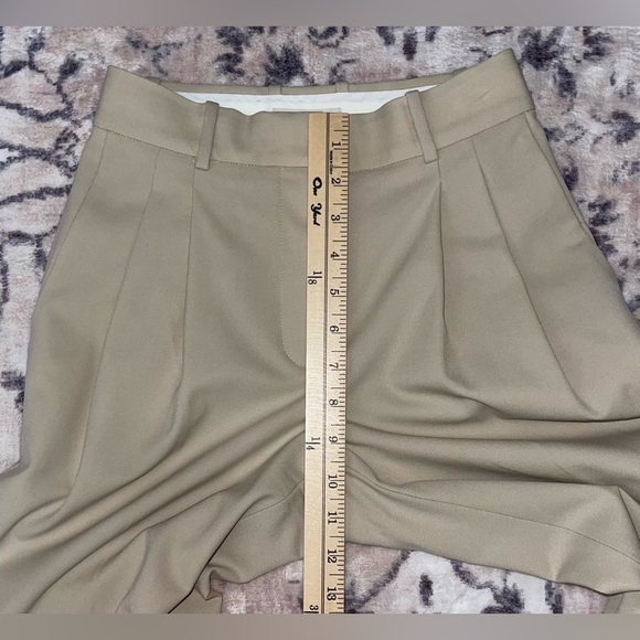 Aritzia Babaton Vogue Pant Cream
Size 00 - Picture 8 of 12